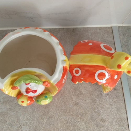Easter ceramic container 21cm like new, egg-shaped cookie jar with chick figure
