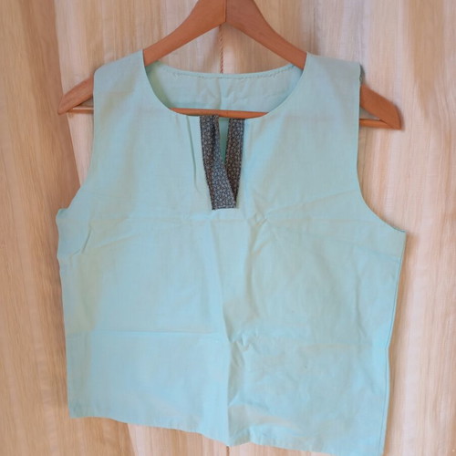Vintage sleeveless blouse like new, turquoise green, size M