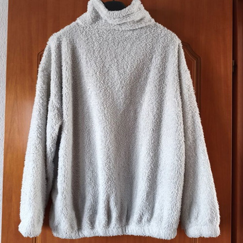 Fuzzy sweatshirt with zipper like new, white multicolor