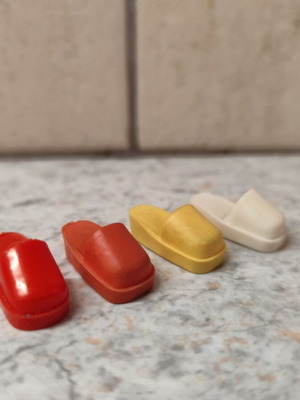 4 single Sindy vintage slippers like new
