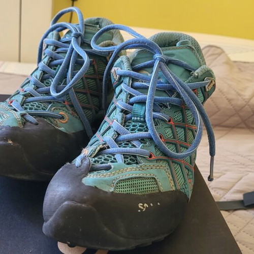 Salewa hiking shoes size 38 with reinforced toe and heel, blue
