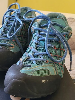 Salewa hiking shoes size 38 with reinforced toe and heel, blue