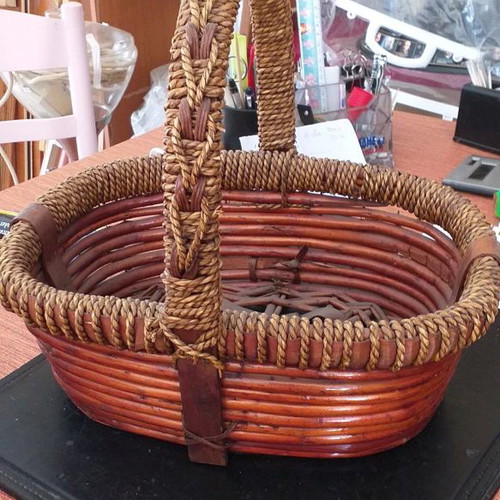 Basket new with dimensions 33×24×12 cm