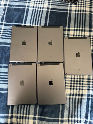 iPad 8th used for parts, pack of 5 pieces