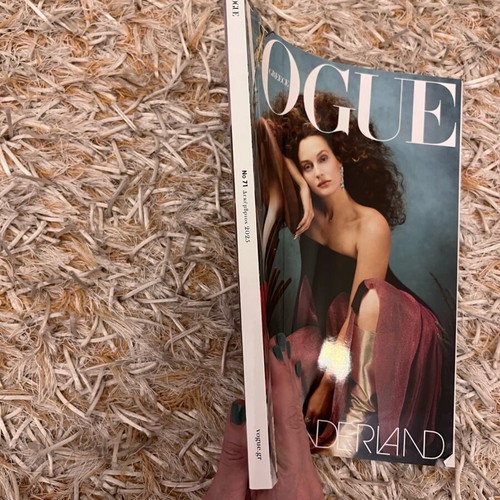Vogue magazines like new, pack of 3 issues
