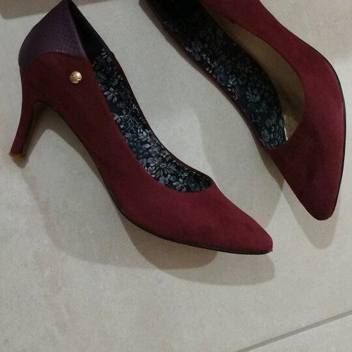 Burgundy Suede Pumps Size 39 With 6 cm Heel Like New