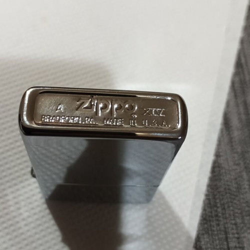 Αναπτήρας βενζίνης Zippo με έμβλημα ΕΛΕΥΘΕΡΟΝ ΤΟ ΕΜΨΥΧΟΝ καινούργιος