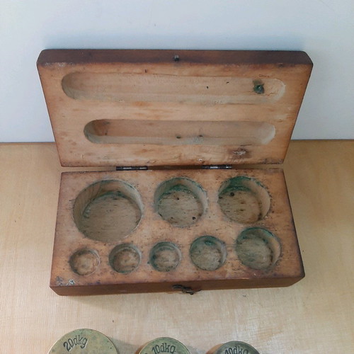 Wooden box with bronze weights used