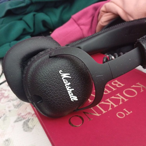 Marshall Mid Bluetooth wireless headphones like new