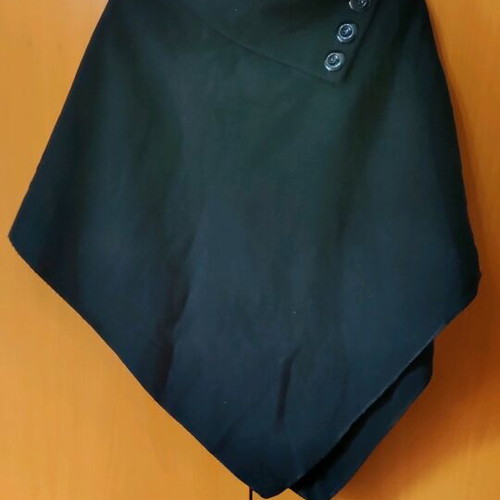 Black cape onesize like new with collar and buttons