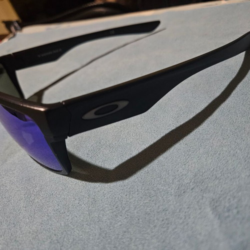 Oakley Two Face sunglasses with blue polarised lens like new