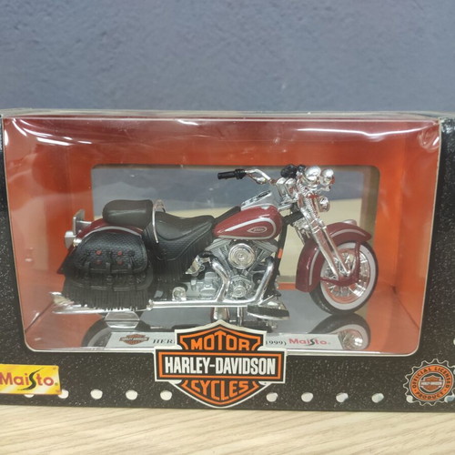 Maisto Harley-Davidson FLSTS Heritage Softail Springer 1/18 scale model