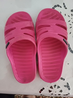 Children's slippers used, size 31, pink
