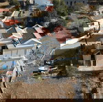  ΔΙΩΡΟΦO ΚΤΙΡΙO ΣΤΟΝ ΚΕΝΤΡΙΚΟ ΔΡΟΜΟ ΤΟΥ ΠΕΔΙΟΥ ΣΥΜΗ