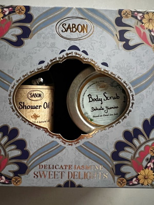 Body gift set with shampoo and scrub new in box