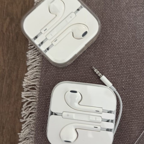 Apple wired earphones with jack plug, new, set of two