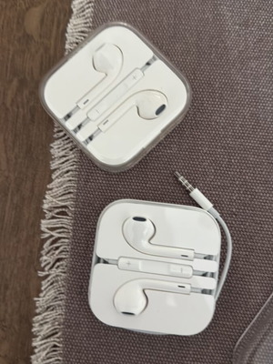 Apple wired earphones with jack plug, new, set of two