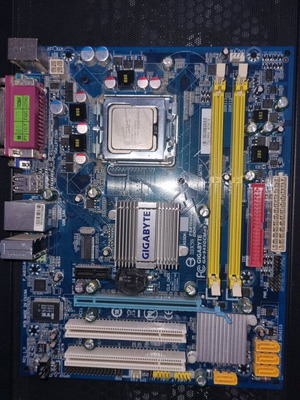 Motherboard Gigabyte GA-945GCM-S2L με επεξεργαστή Intel Core 2 Duo E2220 και ψήκτρα σαν καινούργιο