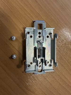 Teltonika DIN Rail Kit σαν καινούργιο, κιτ συγκράτησης συσκευών