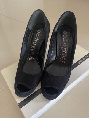 Pedro Garcia suede black pumps like new