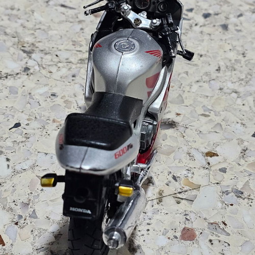 Honda CBR600 F4 1:12 used, in good condition
