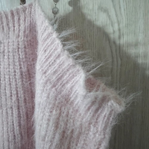 Pink knitted fluffy top Shein like new with decorative pearls