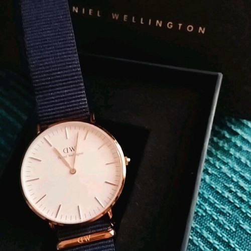 Daniel Wellington wristwatch used, blue navy with gold details