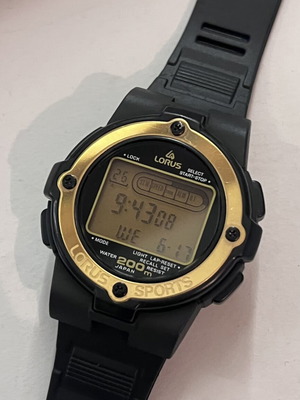 Lorus digital watch 45mm like new, gold color