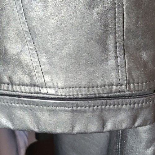 Leather women's coat with fur collar, like new, size medium/large