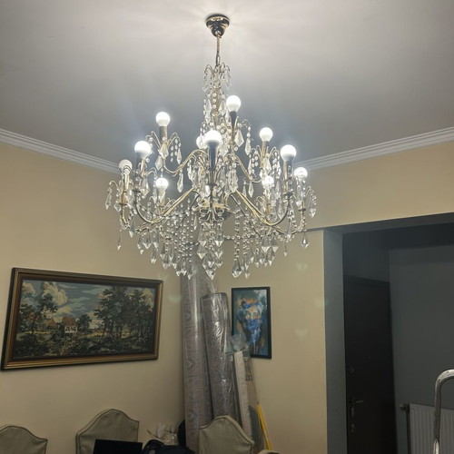 Classic chandelier with Bohemian crystals and 12 bulbs like new