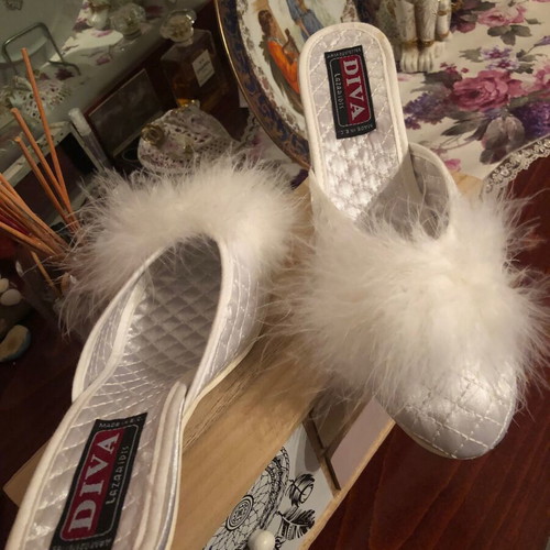 Bridal satin slippers new with feather pom-poms white size 39