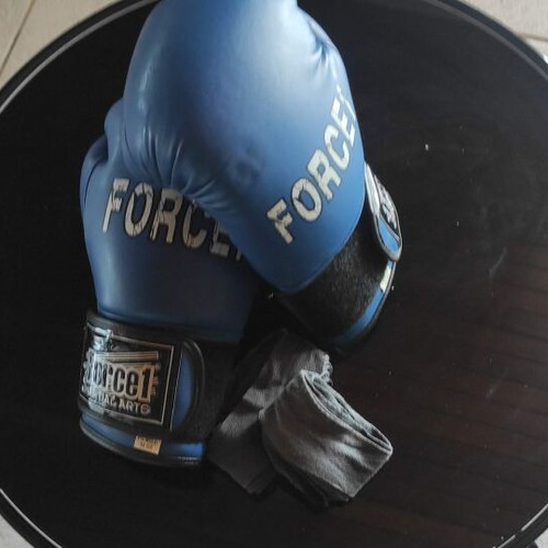 Boxing gloves like new, high quality, with Velcro closure