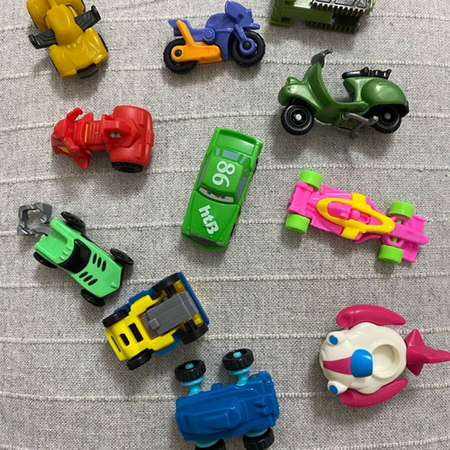 Kinder toy car figures new