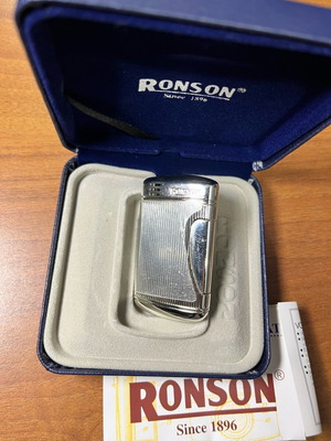 Ronson lighter like new, authentic