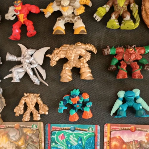 Gormiti figures, cards and altars used with rare Nintendo Nick figure
