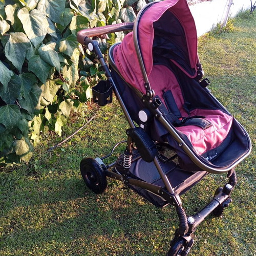 3 in 1 Baby Stroller like new with car seat and accessories