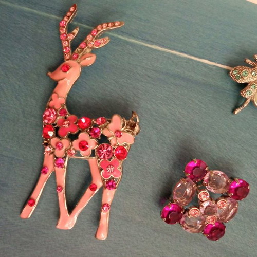 Set of 3 pins used