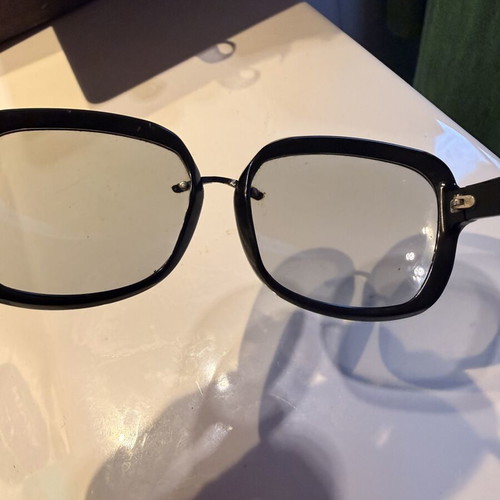 Gucci vintage sunglasses black frame gradient tint