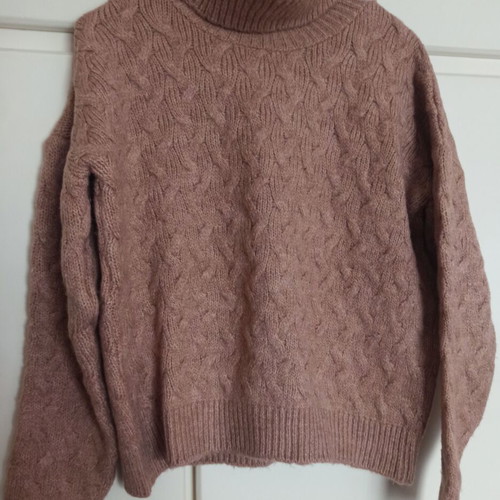 Pink salmon turtleneck sweater like new, one size with cable knit pattern