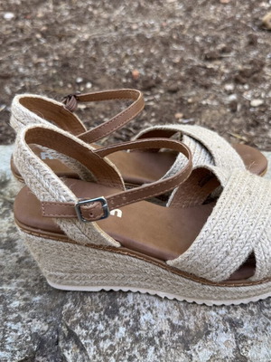 Refresh platform sandals size 39 like new, beige rope and faux leather