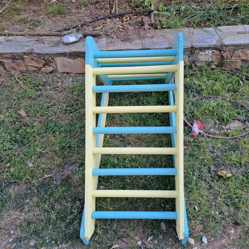 Climbing triangle like new
