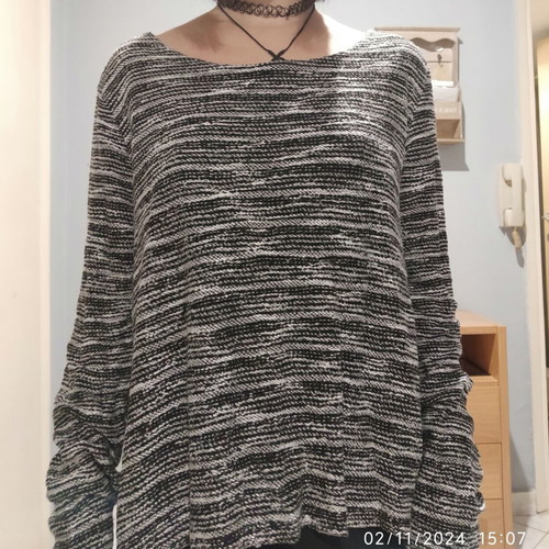 Woolen blouse with black back transparency like new