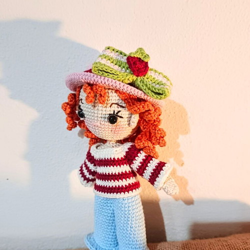 Strawberry doll with removable clothes and shoes, new