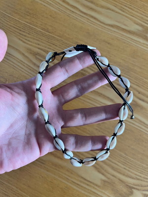 Summer shell necklace new with adjustable cord black and beige