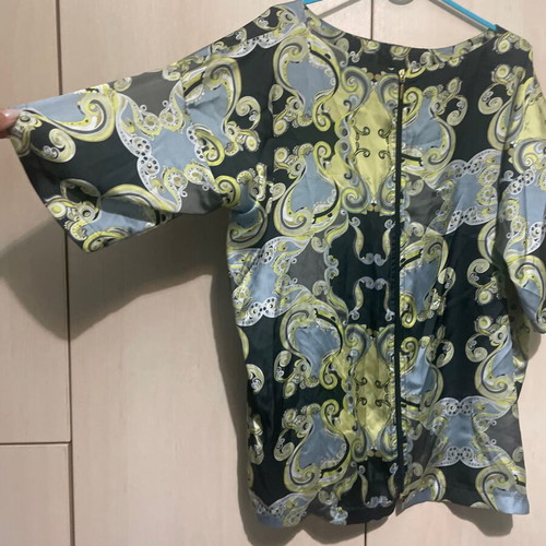 Zoya cardigan like new with unique print, size S