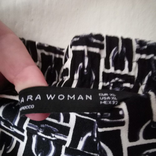 Γυναικείο παντελόνι Zara καινούργιο, μέγεθος XL, μαύρο με σχέδιο