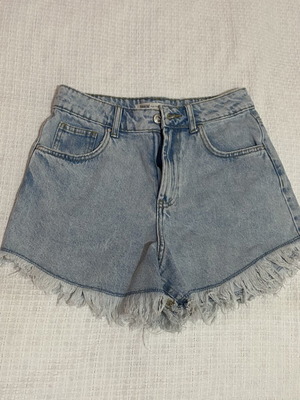 Pink Woman denim shorts size 36 like new, blue with frayed edges
