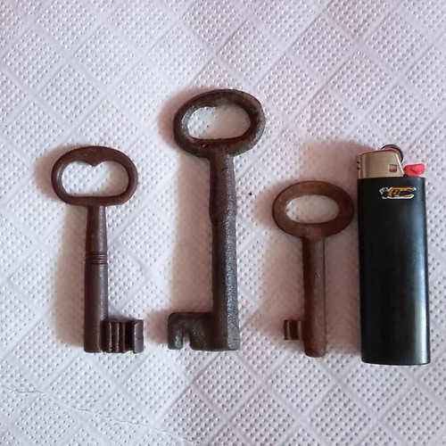 Antique keys used, pack of 3, solid forged iron 1840-1890
