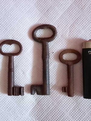 Antique keys used, pack of 3, solid forged iron 1840-1890