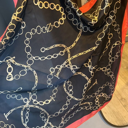 Scarf with chain pattern, black and pink